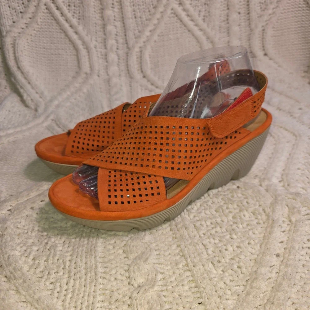 Clarks Artisan Orange Perforated Nubuck Wedge Sandals Leather Womens‎ 8 NEW